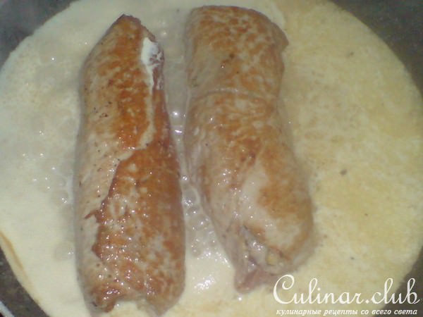 Рулетики из мяса с яблоками и черносливом