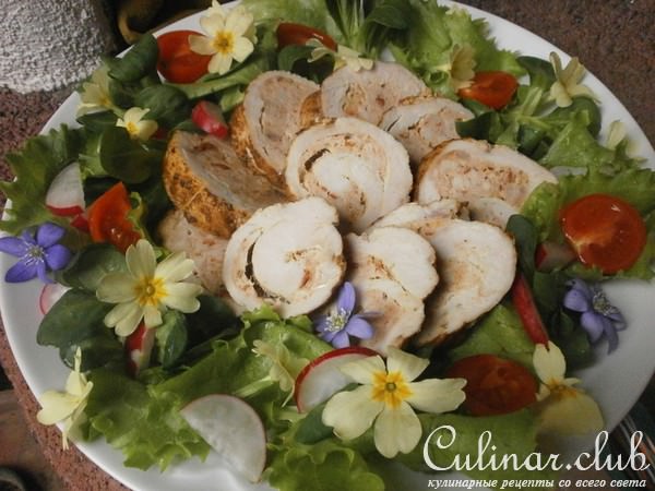 Рулет из куриной грудки, фаршированный фаршем из кролика со специями " Тамаро"