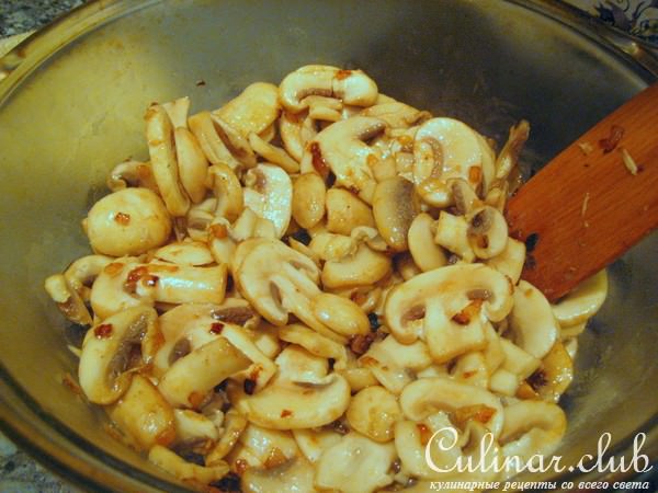 Котлеты натуральные , фаршированные гречкой с грибным соусом