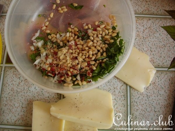 Свиные кармашки с пикантной начинкой под вкусным соусом.