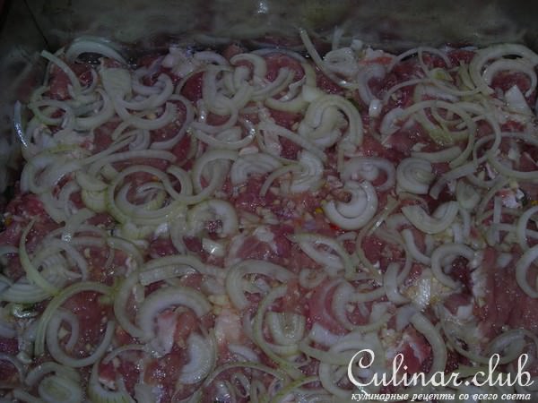Мясо под картофельно - сырной шубой