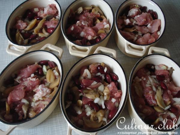 Мясо в горшочке
