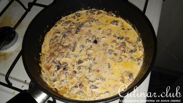 Свиной карбонад, запеченный с корнишонами по-испански.