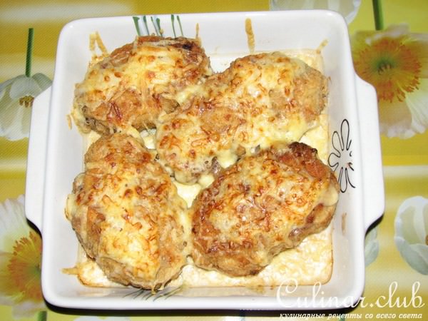 Куриные грудки с яблоками и черносливом