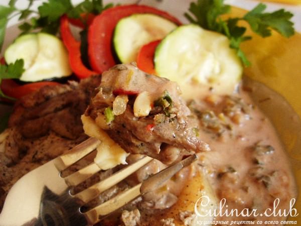 Свиные кармашки с пикантной начинкой под вкусным соусом.