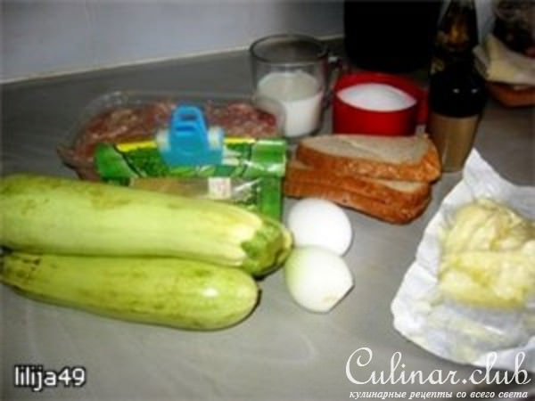 Шарлотка с кабачками и курицей