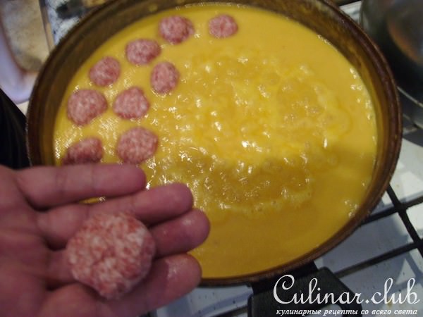 Фрикадельки в луковом соусе