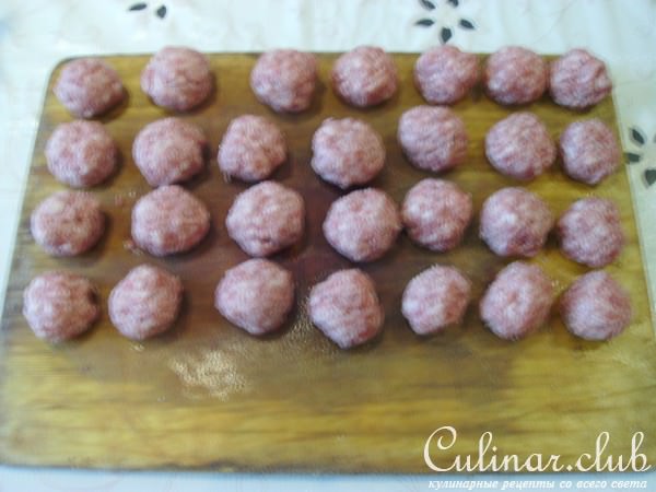 Фрикадельки в луковом соусе