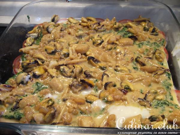 Лазанья с морским коктейлем и шпинатом