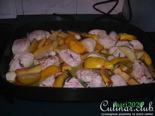 КУРИННЫЕ ГРУДКИ, ТУШЕННЫЕ С АЙВОЙ,ХУРМОЙ И ЯБЛОКАМИ.
