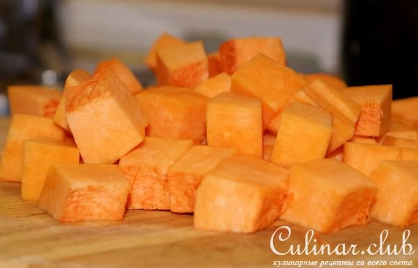 Тушенная пряная курица с тыквой