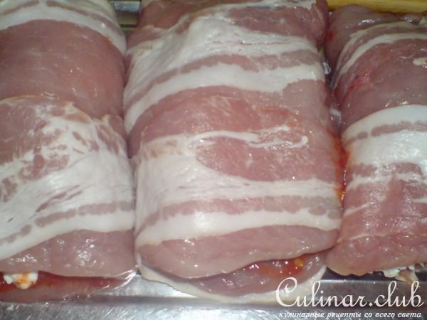 Рулеты из индейки с брынзой и маринованым огурчиком