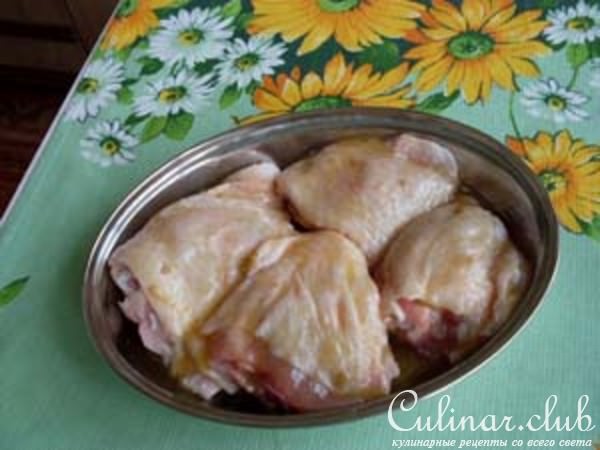 Куриные бедрышки с яблочным пюре