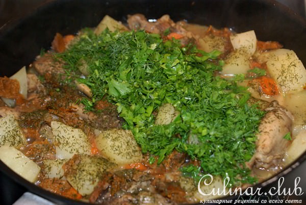 Жаркое из утки с лисичками и картофелем