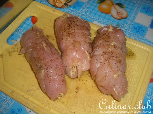 Рулет из птицы с грибной начинкой