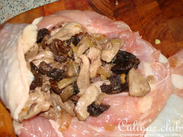 Куриная ножка, фаршированная сердечками и белыми грибами