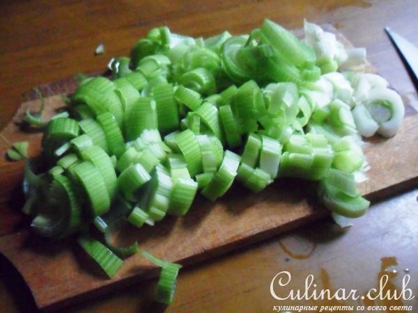 Куриные оладьи с кабачком и пореем