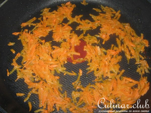 Жаркое в горшочке из курицы и капусты.