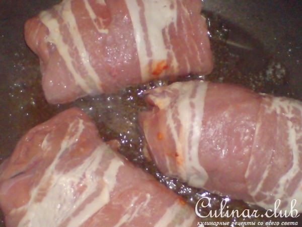Рулеты из индейки с брынзой и маринованым огурчиком