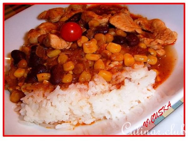Огнеопасный чили с фасолью, грудинкой и рисом.