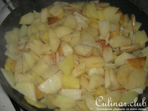 Жаркое в горшочке из курицы и капусты.