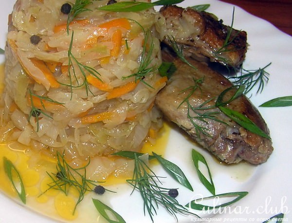 Тушеная капуста с уткой