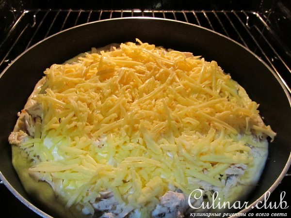 Пирог с куриным филе и грибами на скорую руку