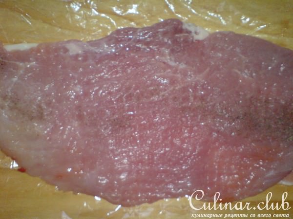 Рулеты из индейки с брынзой и маринованым огурчиком