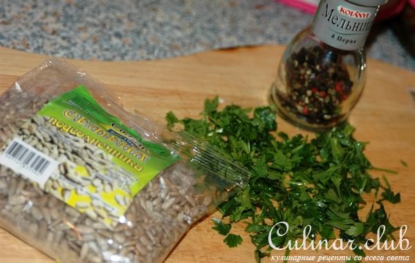 Быстрая курочка с семечками и травами.