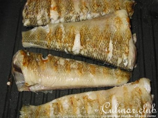 Рыбка в духовке с обжаренными овощами