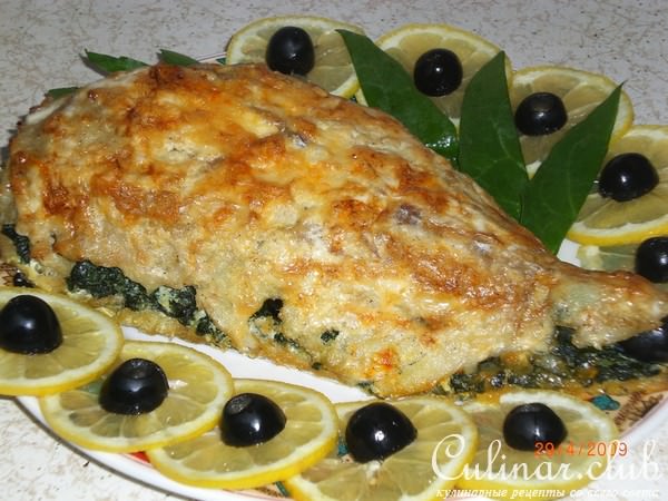 Запеченая рыба с маслинами и шпинатом