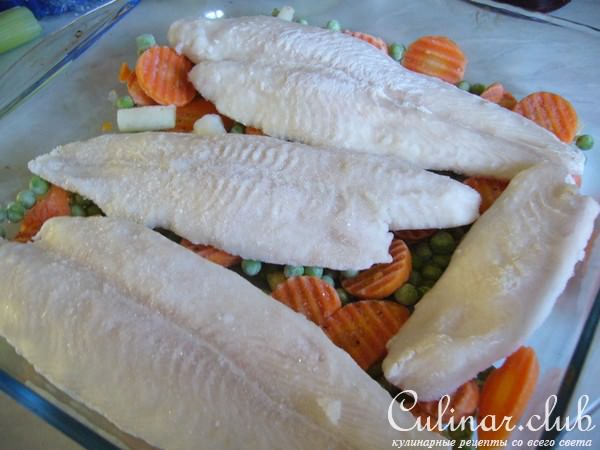 Рыба тушеная с овощами и грибами