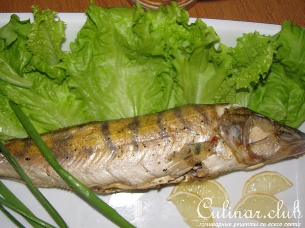Судак запечённый с сыром и грибами.