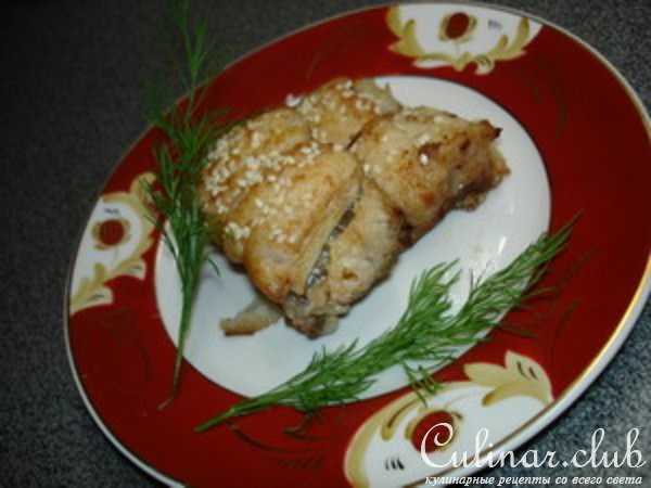 Сом под клюквенным соусом