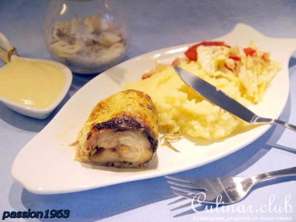 Запеченная под йогуртовым соусом лимонно-розмариновая скумбрия