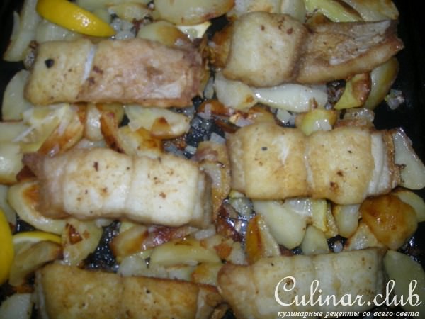 Сом с лимоном и картофелем