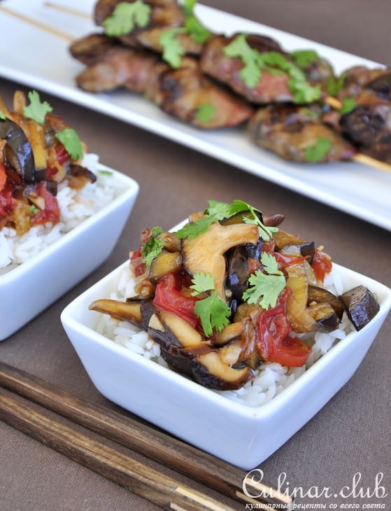 Острый рис с шиитаке, овощами и шашлычками из куриной печени