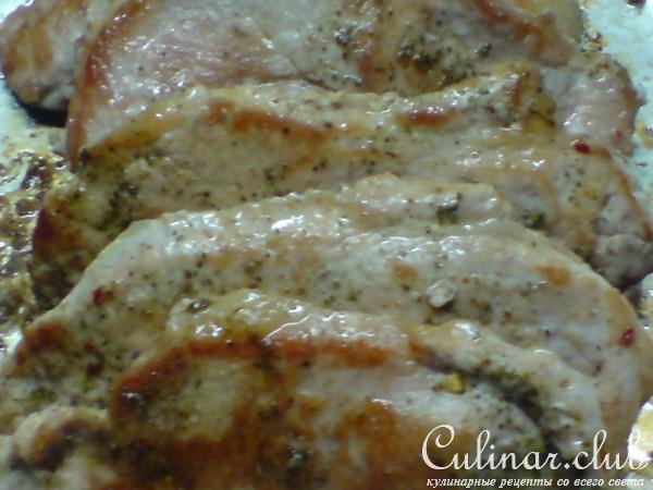 Мясо с овощами под грибным соусом