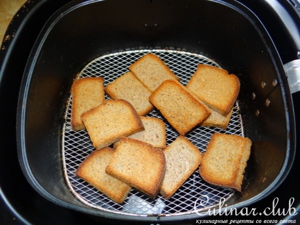 Закусочные тосты с овощами и сардиной