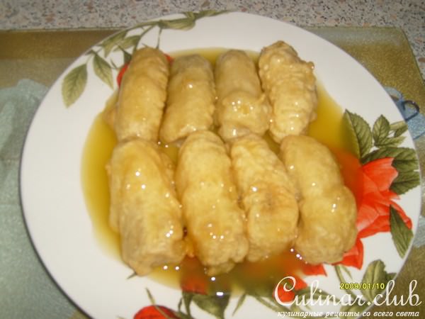 Бананы жареные в кляре с мандариновым соусом.