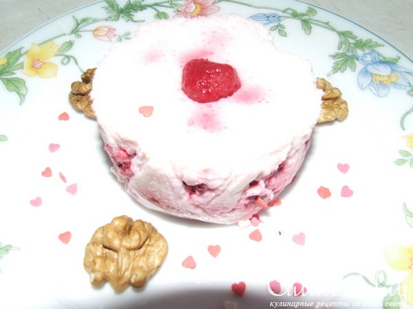 Пироженое с малиной
