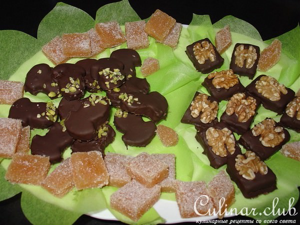Quittenbrot (айвовый хлеб) и пралины.