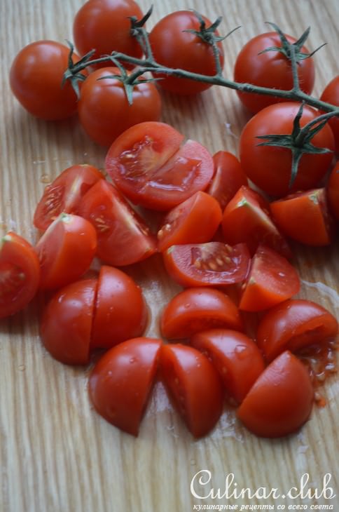 Спагетти с морепродуктами и помидорами черри