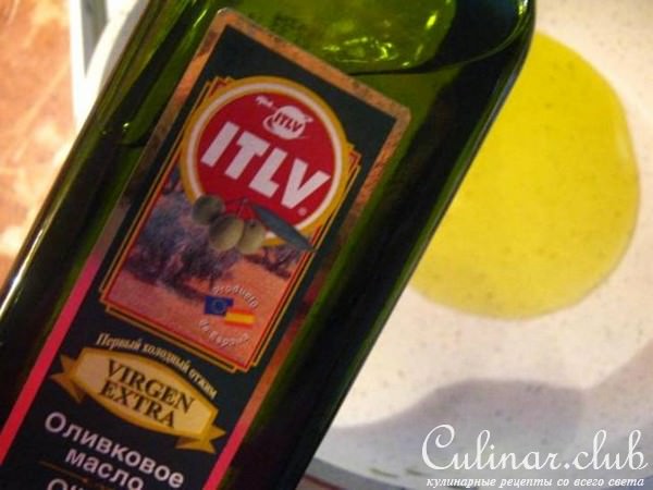 Лосось под кунжутно-пряным соусом и легкий средиземноморский салатик