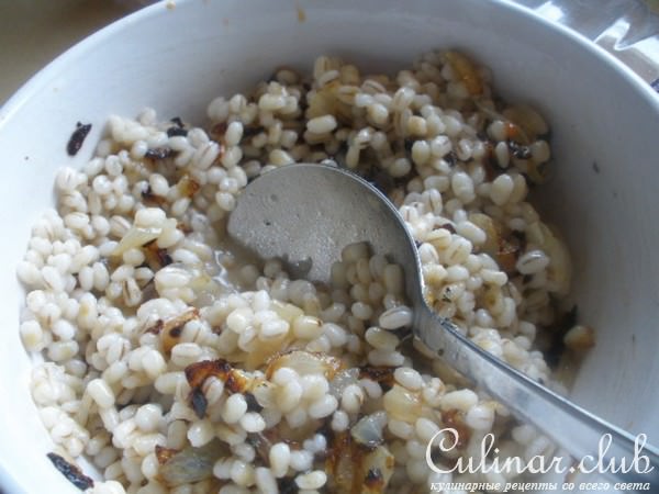 Кабачки, фаршированные перловкой