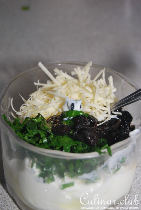 печеный картофель с сырно-оливковым соусом