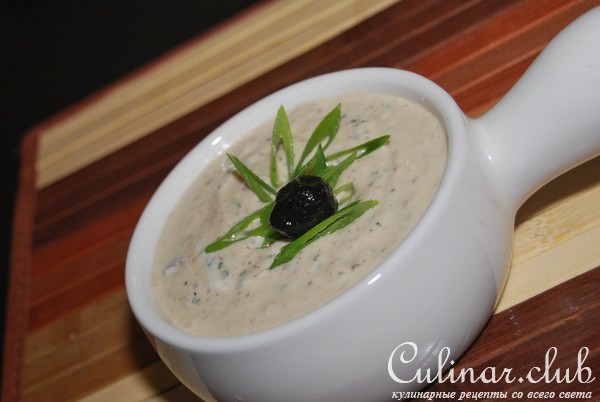 печеный картофель с сырно-оливковым соусом