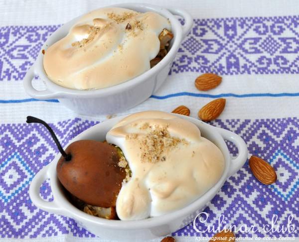 Геркулесовая груша под облаками.