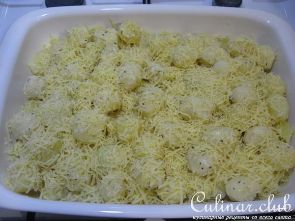 Картофель запечёный с заливкой и сыром