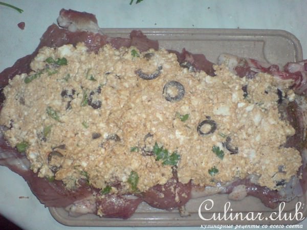 Мясной рулет с брынзой